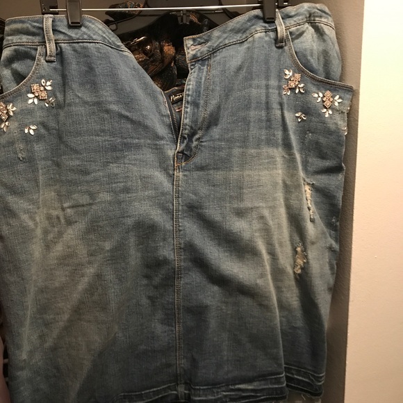 Skirt - Picture 3 of 3